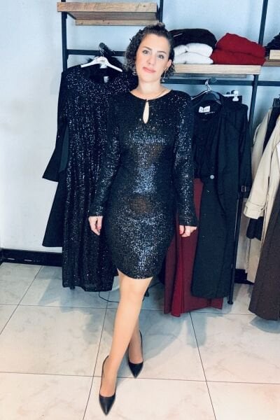 Yakası Düğme Detaylı Arkası Bağlamalı Siyah Payet Mini Elbise