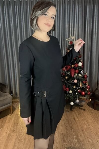 Siyah Pile Kemer Detaylı Elbise