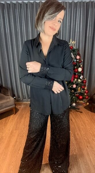 Payet Detaylı Siyah Gömlek