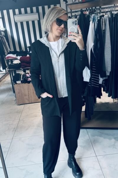 Gri Kapüşon Detaylı Siyah Blazer Ceket