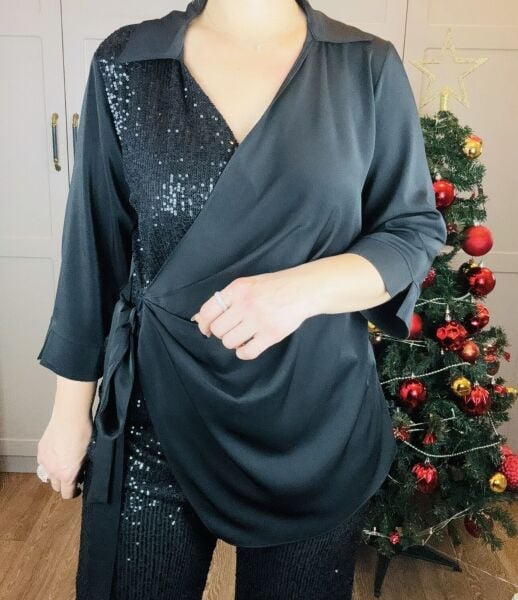 Payet Detaylı Siyah Saten Bluz/Büyük Beden