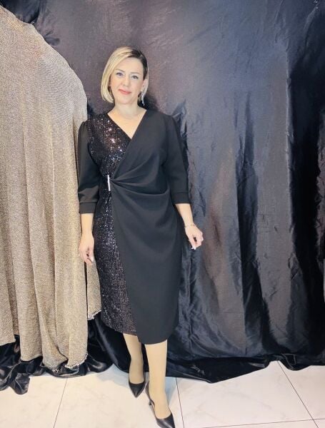 Payet Detaylı Siyah Elbise/Büyük Beden