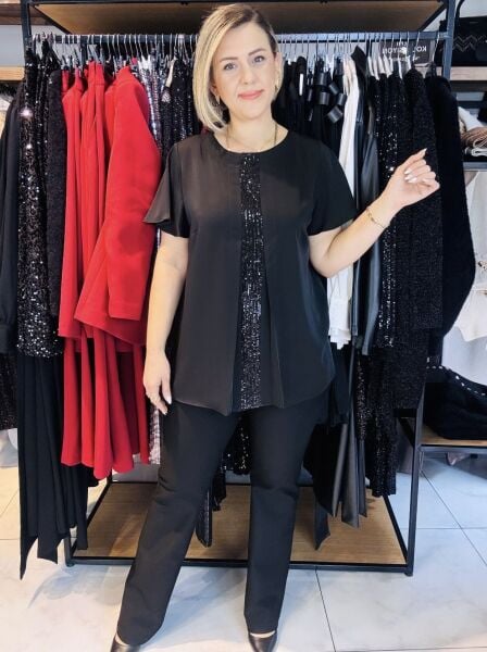 Siyah Payet Detaylı Kısa Kollu Bluz/Büyük Beden