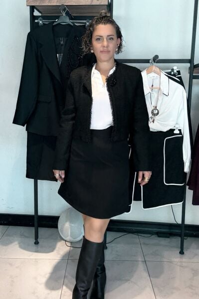 Boncuk Detay Siyah Kısa Tüvit Ceket